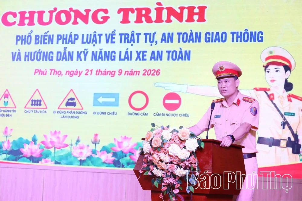 Trang bị kỹ năng an toàn giao thông cho học sinh lớp 10