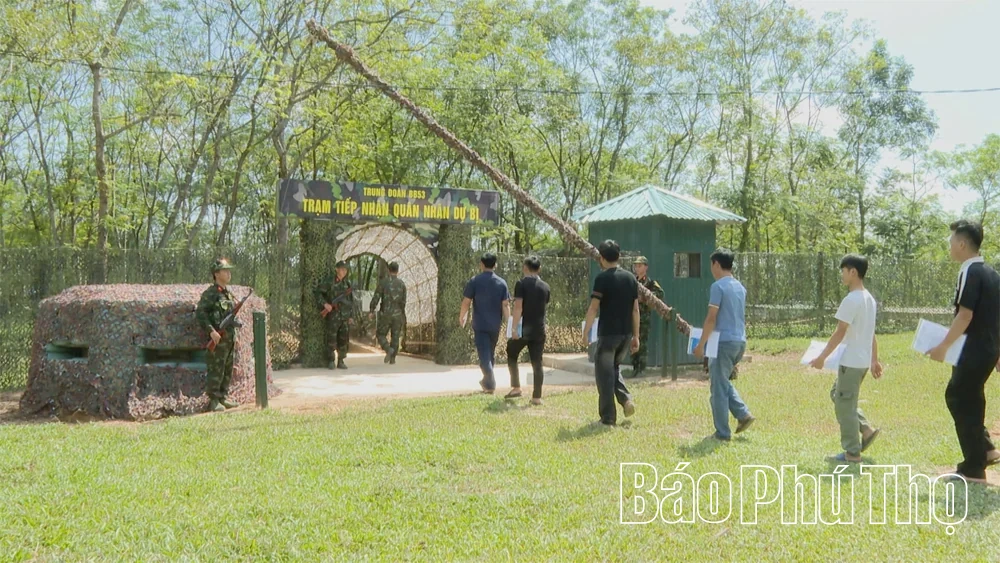 Sức mạnh từ những người lính “hai vai”