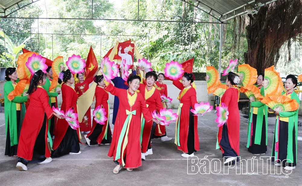 Tuổi cao, gương sáng ở Sông Lô