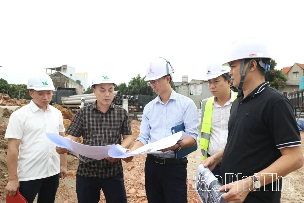 Urging Progress on Social Housing Projects in 3 Wards: Nong Trang, Viet Tri, and Thanh Mieu