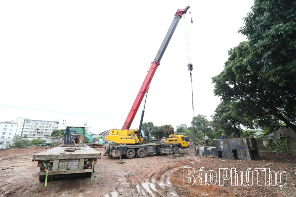 Urging Progress on Social Housing Projects in 3 Wards: Nong Trang, Viet Tri, and Thanh Mieu