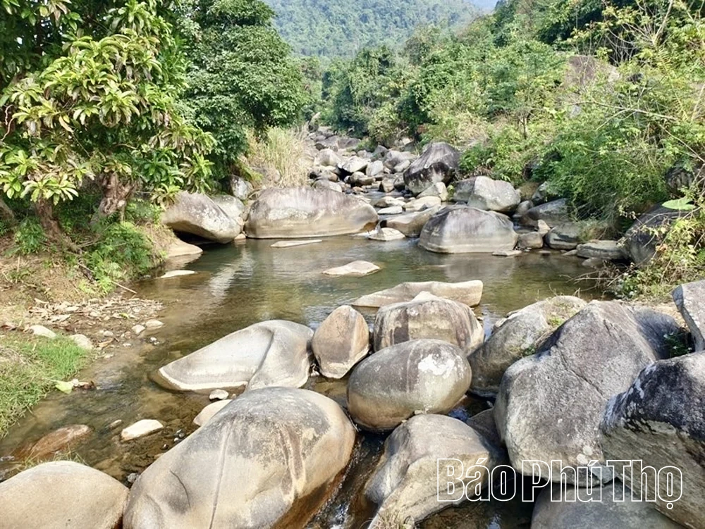 Khám phá Di tích Bãi đá có hình khắc cổ