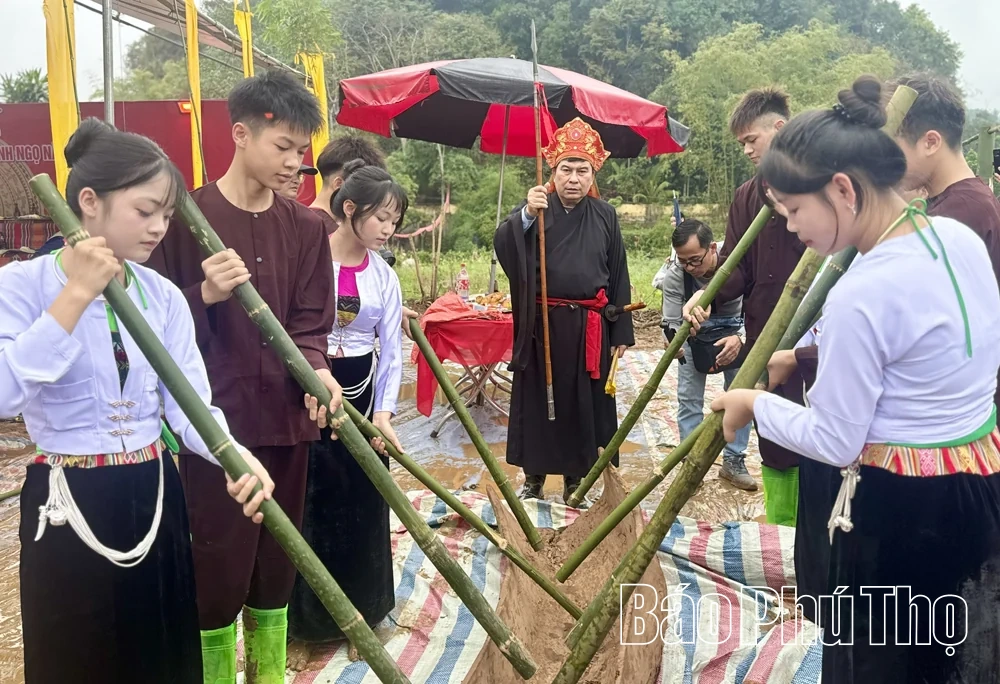 Khám phá Di tích Bãi đá có hình khắc cổ