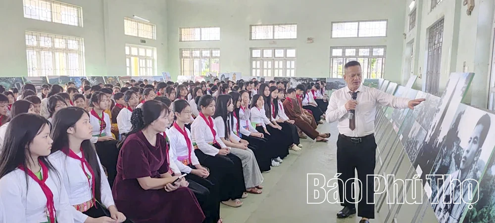 Hơn 800 giáo viên, học sinh tại xã Ngọc Sơn giao lưu, tìm hiểu những “địa chỉ đỏ” cách mạng