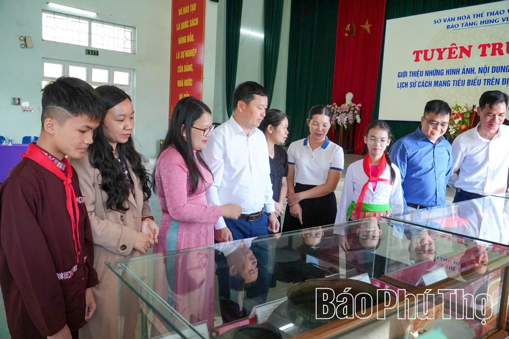 Hơn 800 giáo viên, học sinh tại xã Ngọc Sơn giao lưu, tìm hiểu những “địa chỉ đỏ” cách mạng
