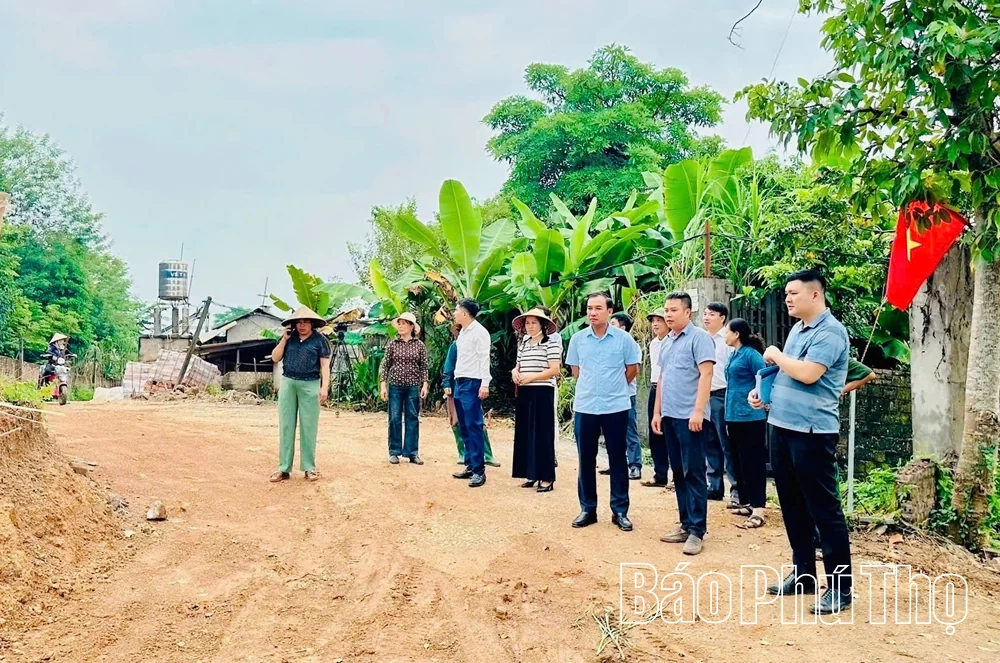 Khi tấc đất hóa... tình quê