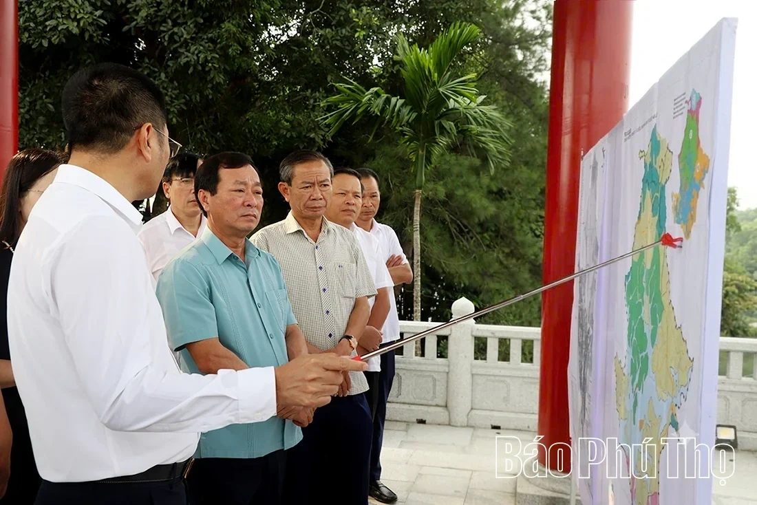 Determination to Deploy the Ao Chau Urban, Cultural, Sports Service and Golf Course Project in Ha Hoa Commune