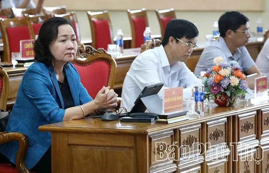 Đoàn đại biểu Quốc hội tỉnh tiếp xúc cử tri các xã vùng Đà Bắc