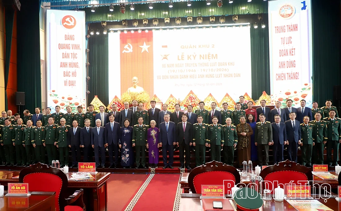 Tổng Bí thư, Chủ tịch nước Tô Lâm trao danh hiệu Anh hùng Lực lượng vũ trang nhân dân tặng Quân khu 2