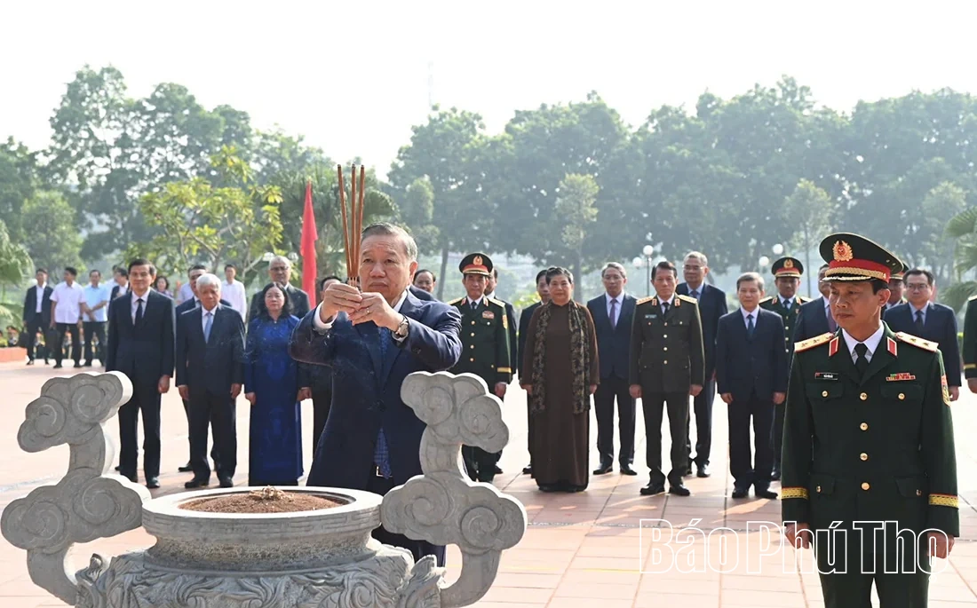 Tổng Bí thư, Chủ tịch nước Tô Lâm trao danh hiệu Anh hùng Lực lượng vũ trang nhân dân tặng Quân khu 2