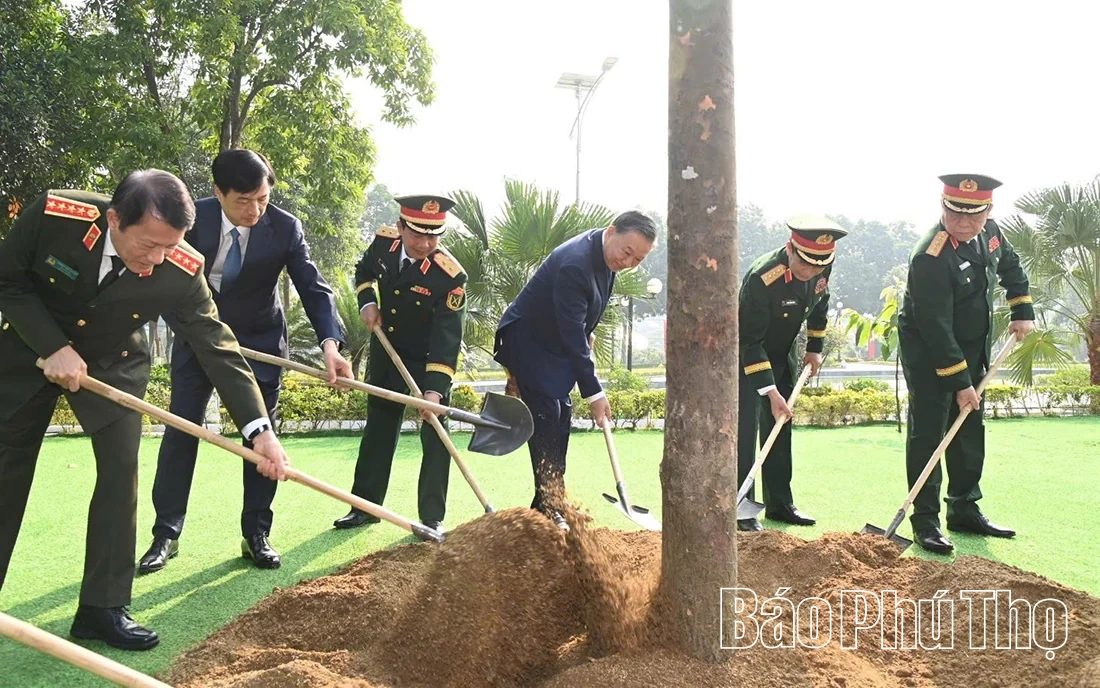 Tổng Bí thư, Chủ tịch nước Tô Lâm trao danh hiệu Anh hùng Lực lượng vũ trang nhân dân tặng Quân khu 2