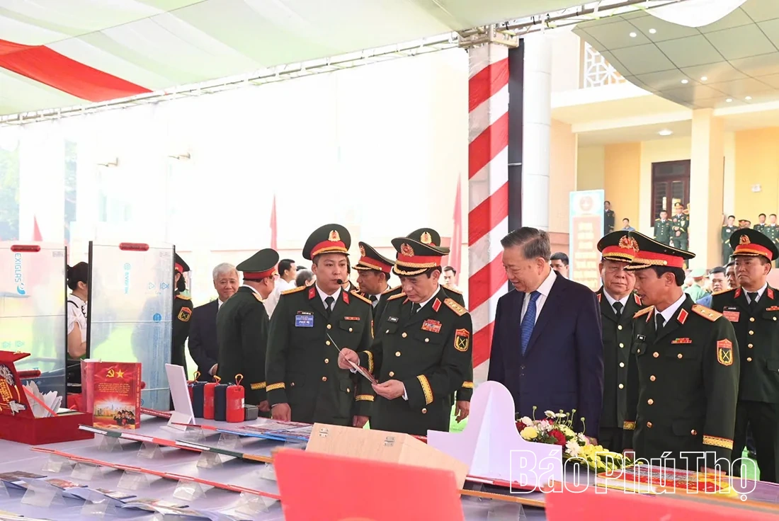Tổng Bí thư, Chủ tịch nước Tô Lâm trao danh hiệu Anh hùng Lực lượng vũ trang nhân dân tặng Quân khu 2