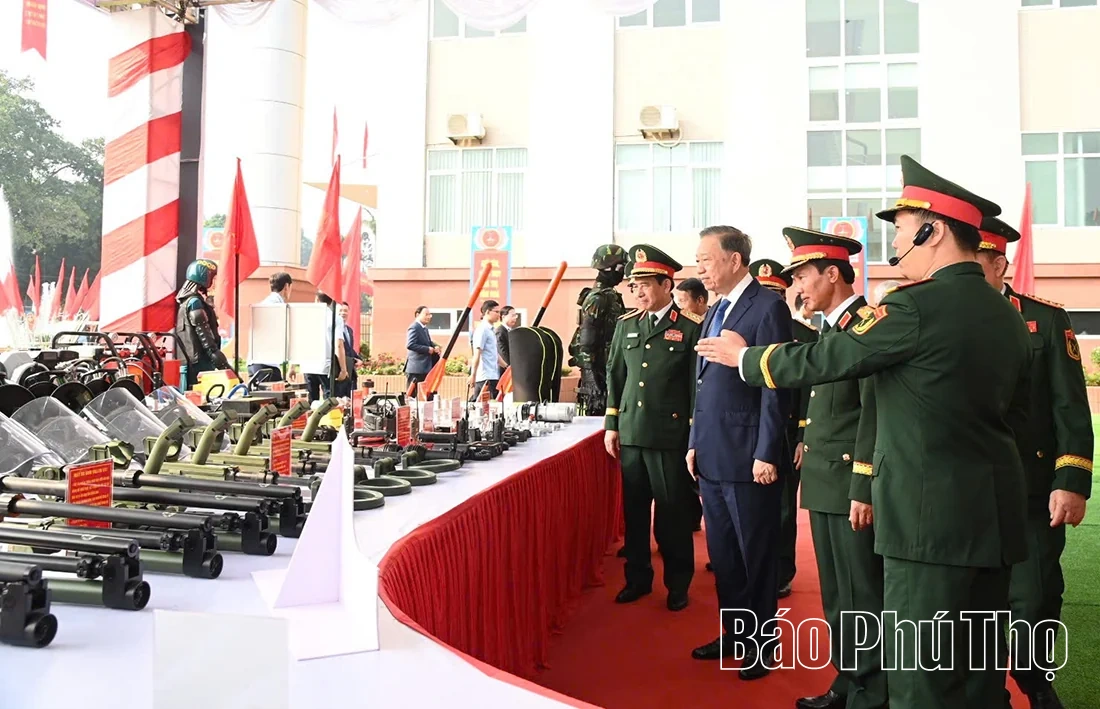 Tổng Bí thư, Chủ tịch nước Tô Lâm trao danh hiệu Anh hùng Lực lượng vũ trang nhân dân tặng Quân khu 2