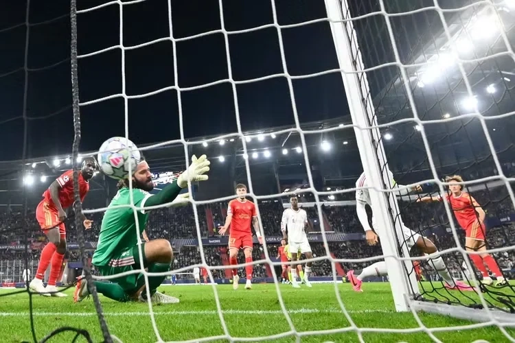 Barcola lập hat-trick, Liverpool trút giận bằng chiến thắng 6-3 trước LASK Linz