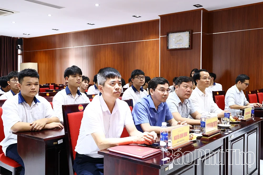 Trường THPT Chuyên Vĩnh Phúc xuất quân dự chung kết toàn quốc AIROC 2026