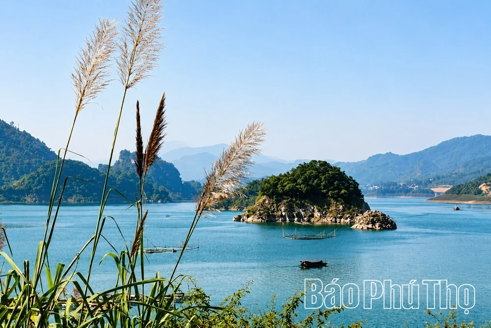 Thung Nai thúc đẩy nguồn thu từ du lịch