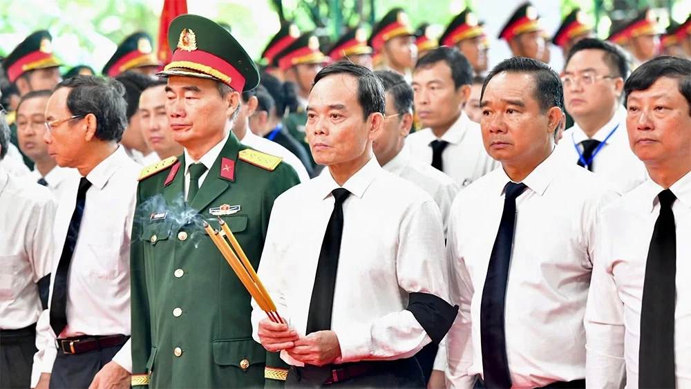 Tiễn đưa hài cốt liệt sĩ tại Công viên Lê Thị Riêng về nơi an nghỉ cuối cùng