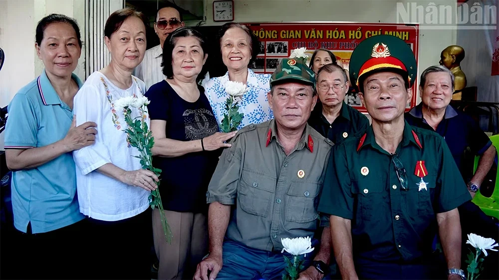 Tiễn đưa hài cốt liệt sĩ tại Công viên Lê Thị Riêng về nơi an nghỉ cuối cùng