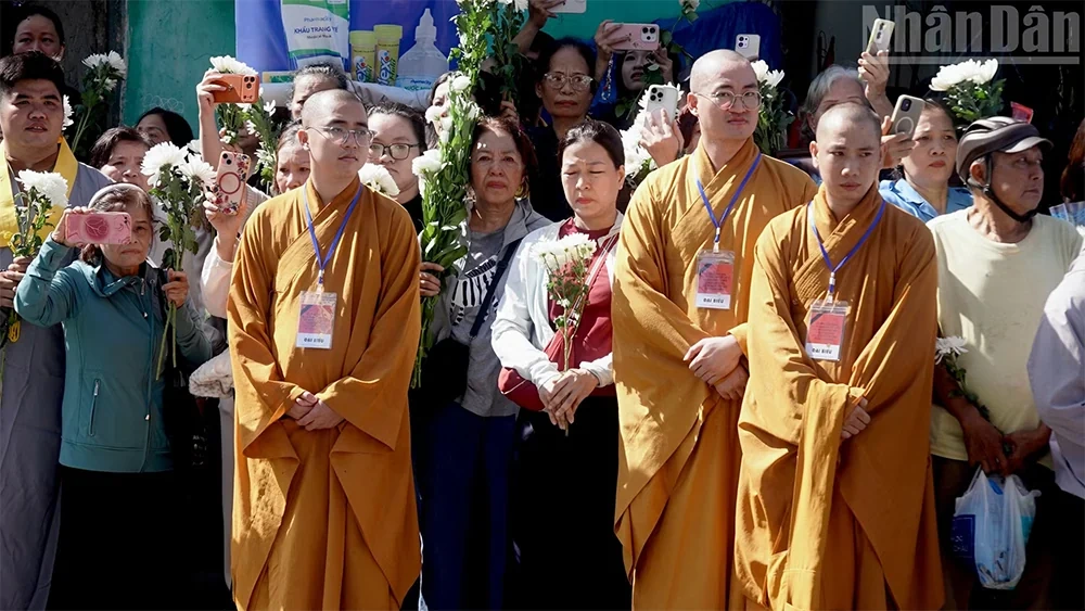 Tiễn đưa hài cốt liệt sĩ tại Công viên Lê Thị Riêng về nơi an nghỉ cuối cùng