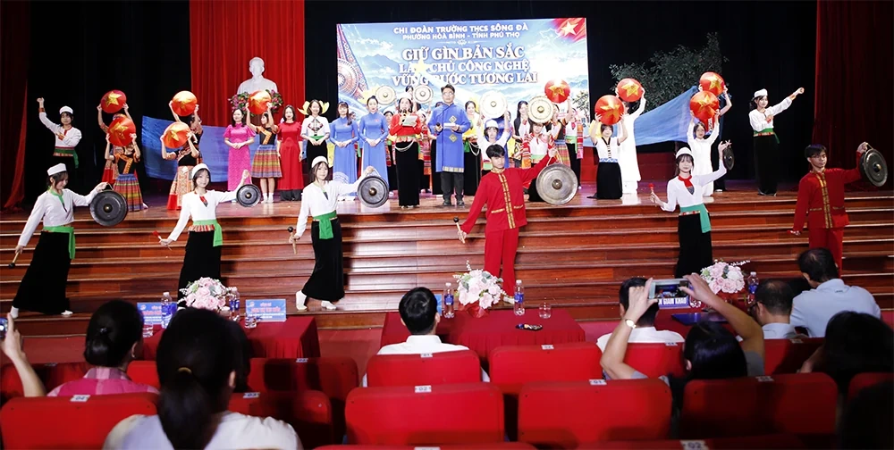 9 đội tham gia Hội thi tìm hiểu Nghị quyết số 57 gắn với cải cách hành chính phường Hòa Bình