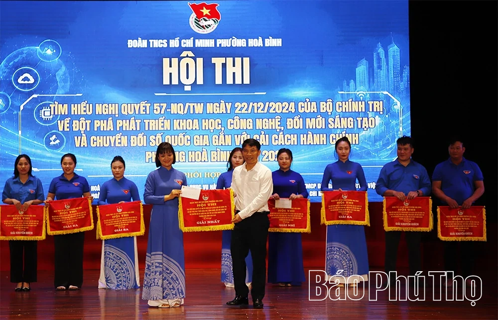 9 đội tham gia Hội thi tìm hiểu Nghị quyết số 57 gắn với cải cách hành chính phường Hòa Bình
