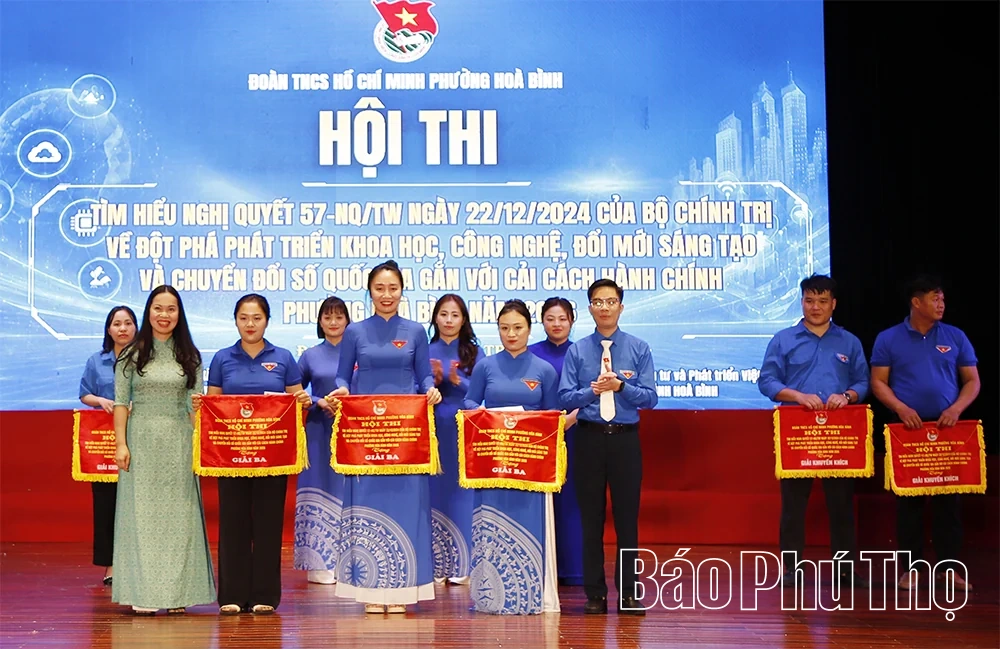 9 đội tham gia Hội thi tìm hiểu Nghị quyết số 57 gắn với cải cách hành chính phường Hòa Bình