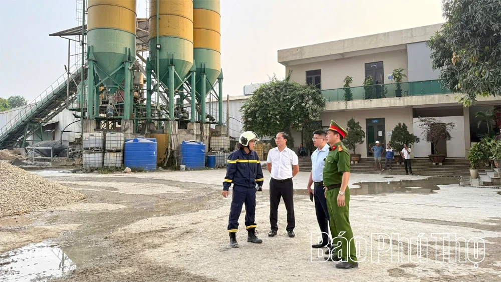 Cháy bãi tập kết phế liệu tại xã Hội Thịnh