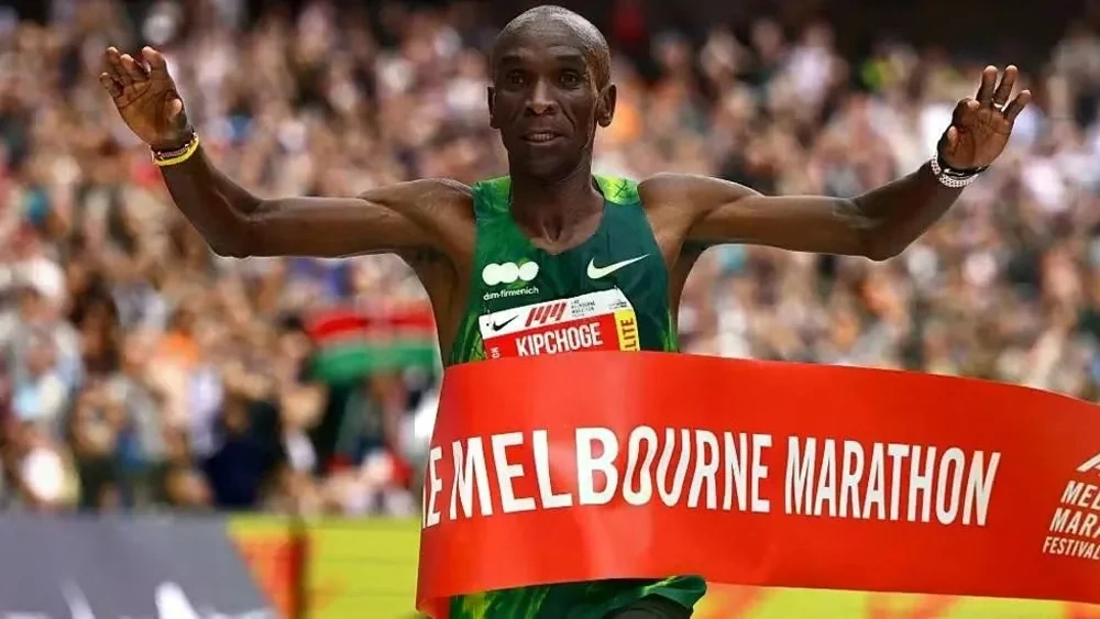 Kipchoge phá kỷ lục đường chạy Melbourne Marathon ở tuổi 41