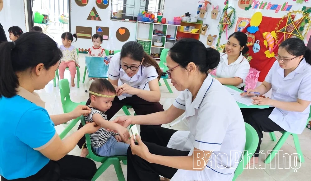 Quan tâm chăm sóc sức khỏe học đường