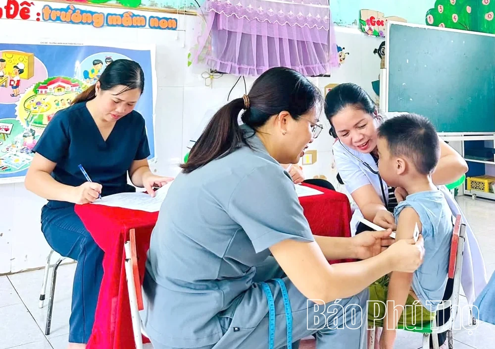 Quan tâm chăm sóc sức khỏe học đường