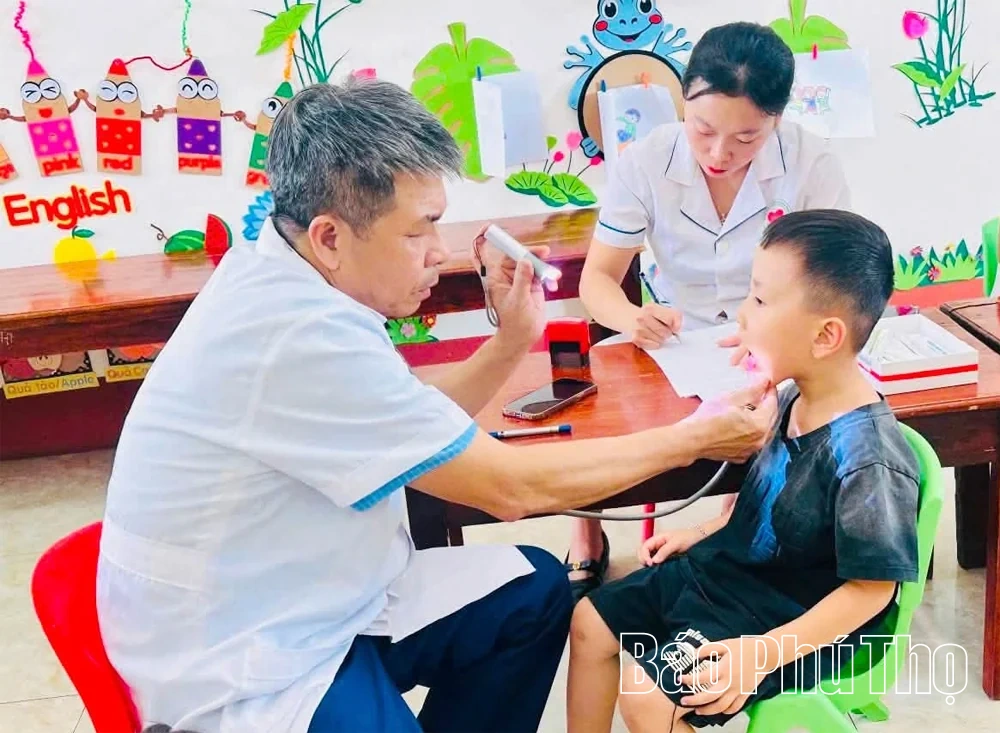 Quan tâm chăm sóc sức khỏe học đường