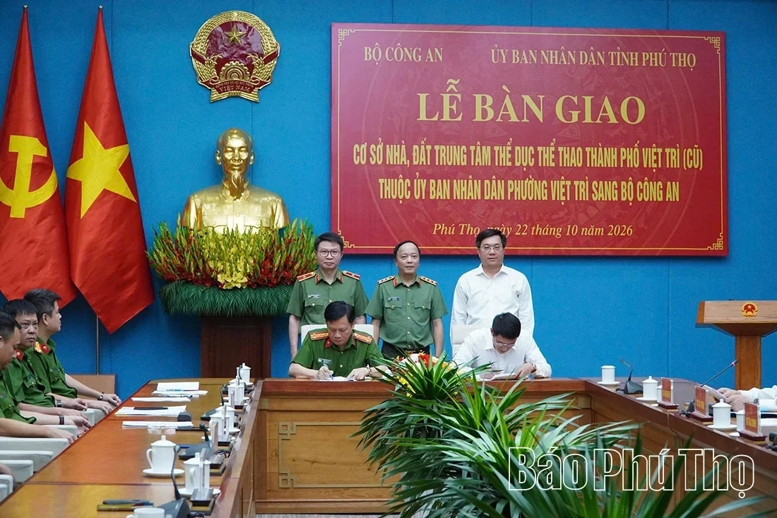 Handing Over Premises and Land of Former Viet Tri City Sports and Physical Training Center to Ministry of Public Security