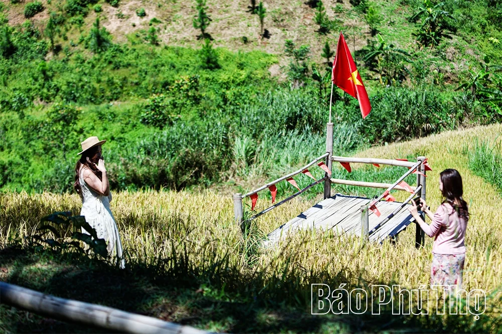 Bản Mừng Cao Phong - sắc màu du lịch vùng cao