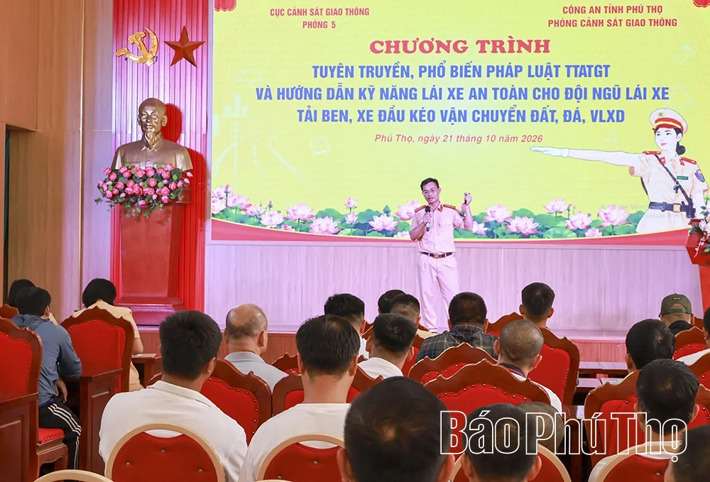 Nâng cao ý thức chấp hành pháp luật và kỹ năng&nbsp;lái xe an toàn cho hơn 100 lái xe tải, xe đầu kéo