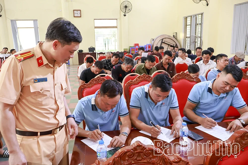 Nâng cao ý thức chấp hành pháp luật và kỹ năng&nbsp;lái xe an toàn cho hơn 100 lái xe tải, xe đầu kéo