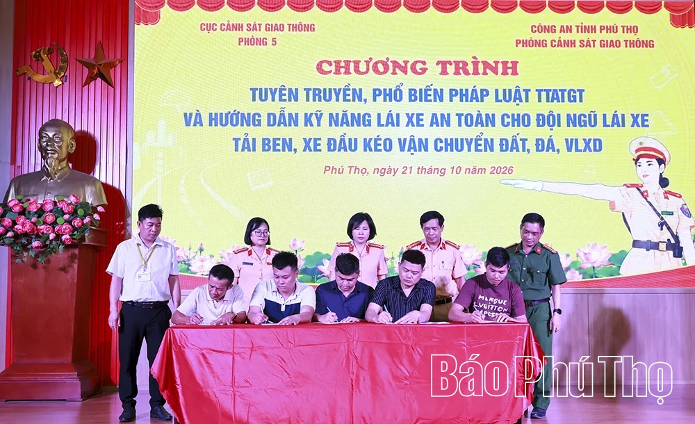 Nâng cao ý thức chấp hành pháp luật và kỹ năng&nbsp;lái xe an toàn cho hơn 100 lái xe tải, xe đầu kéo