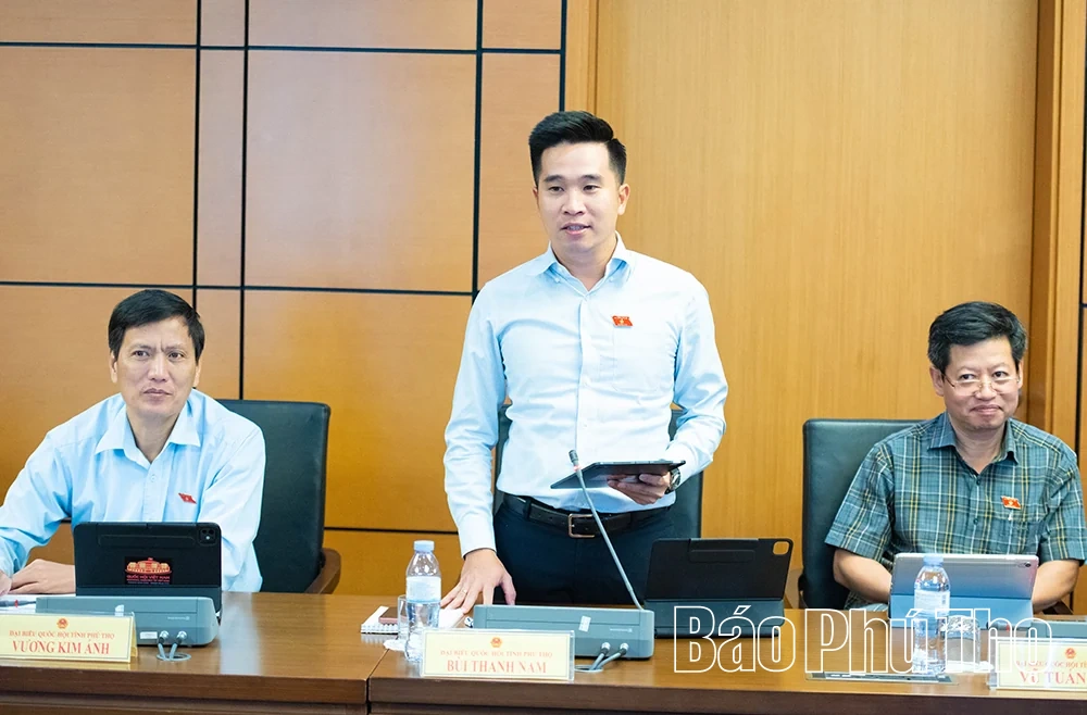 Đại biểu Quốc hội tỉnh Phú Thọ thảo luận ở Tổ các dự án luật về đất đai, nhà ở, kinh doanh bất động sản