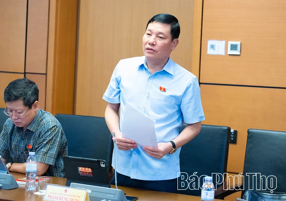 Đại biểu Quốc hội tỉnh Phú Thọ thảo luận ở Tổ các dự án luật về đất đai, nhà ở, kinh doanh bất động sản
