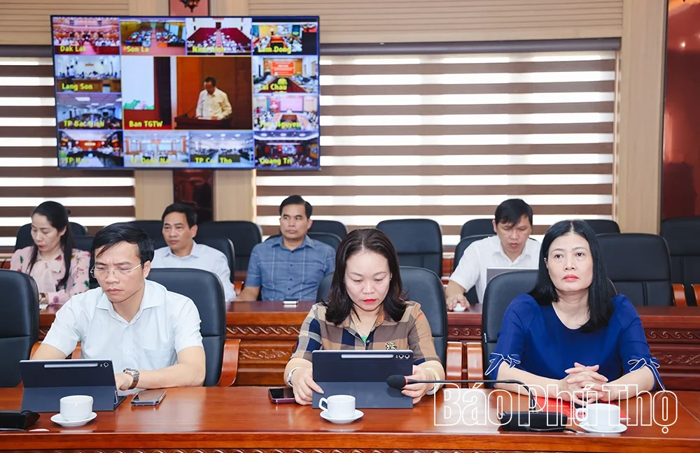 Đổi mới chương trình, sách giáo khoa và phát động cuộc thi tìm hiểu chuyển đổi số quốc gia