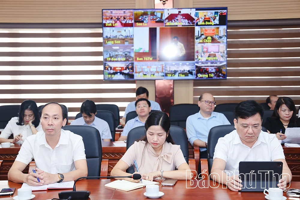Đổi mới chương trình, sách giáo khoa và phát động cuộc thi tìm hiểu chuyển đổi số quốc gia