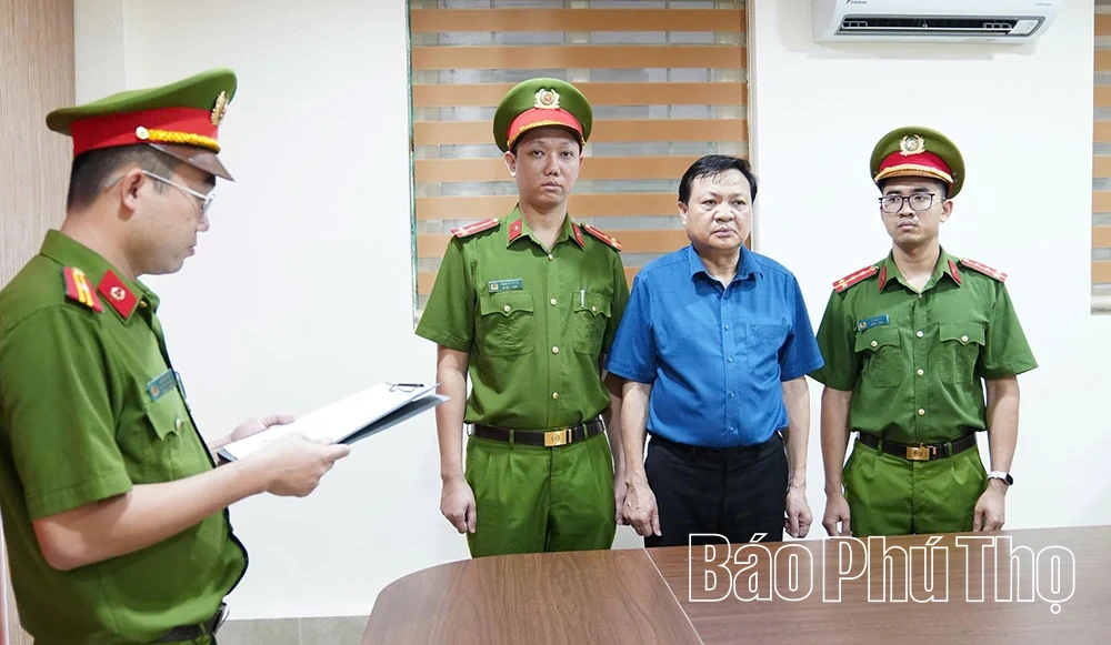 Khởi tố, bắt tạm giam Bí thư Đảng ủy và Chủ tịch UBND xã Hợp Kim