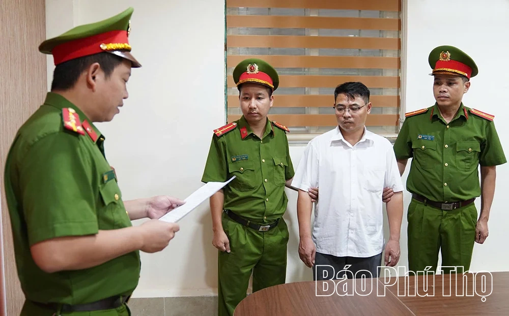 Khởi tố, bắt tạm giam Bí thư Đảng ủy và Chủ tịch UBND xã Hợp Kim