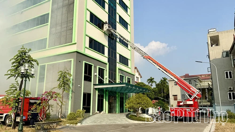 Hơn 100 người tham gia thực tập chữa cháy, cứu nạn, cứu hộ tại Trung tâm Y tế khu vực Bình Xuyên