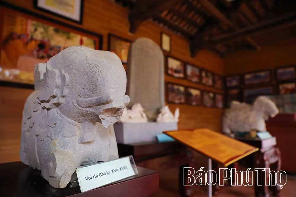 Sắc màu cổ tự nơi chùa Hà
