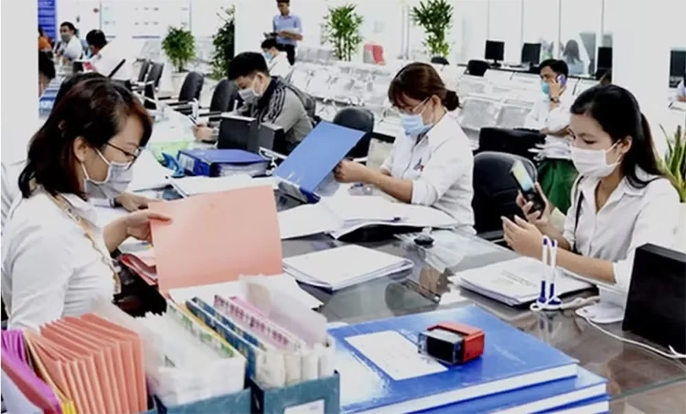 Bộ Chính trị: Đổi mới chính sách tiền lương, đãi ngộ theo vị trí việc làm, khắc phục cào bằng, coi trọng ngạch, bậc