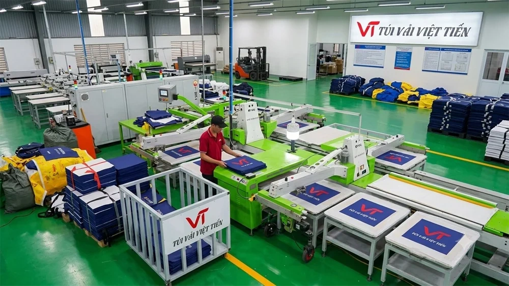 Xưởng sản xuất túi vải Việt Tiến – Chuyên sản xuất túi vải theo yêu cầu