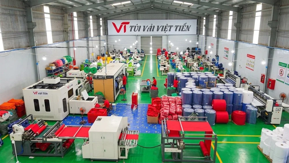 Xưởng sản xuất túi vải Việt Tiến – Chuyên sản xuất túi vải theo yêu cầu