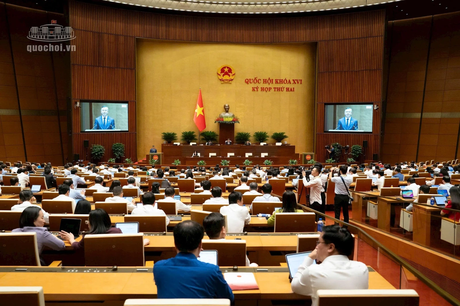Gắn ưu đãi đầu tư đặc biệt với kết quả thực hiện cam kết của doanh nghiệp