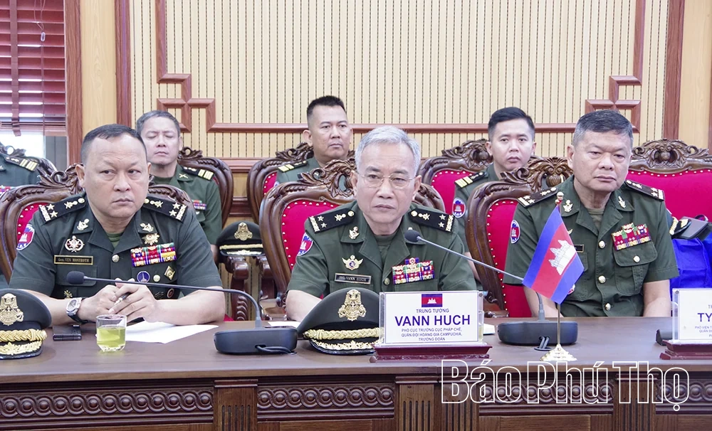 Bộ CHQS tỉnh Phú Thọ trao đổi kinh nghiệm công tác pháp chế với Quân đội Hoàng gia Campuchia