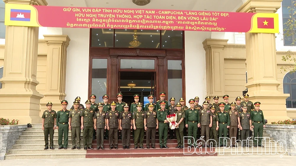Bộ CHQS tỉnh Phú Thọ trao đổi kinh nghiệm công tác pháp chế với Quân đội Hoàng gia Campuchia